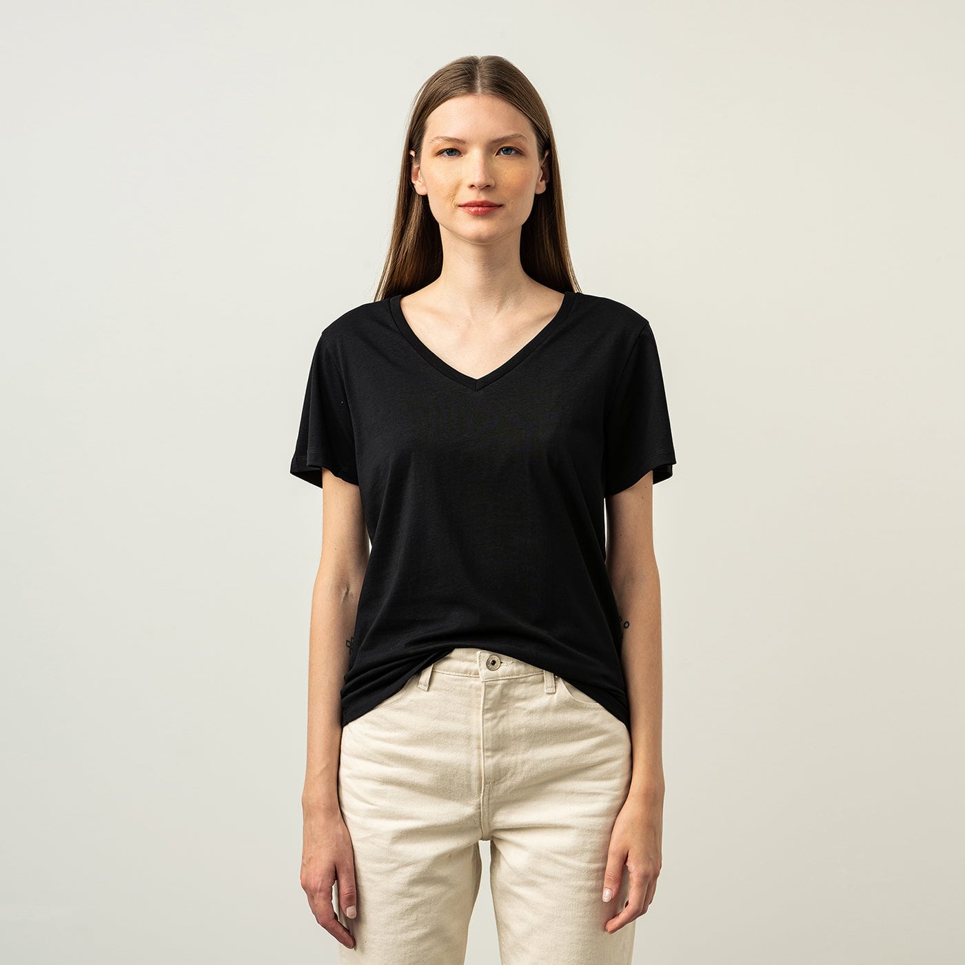 WOMEN'S V-NECK TEE T-Shirts ISTO.