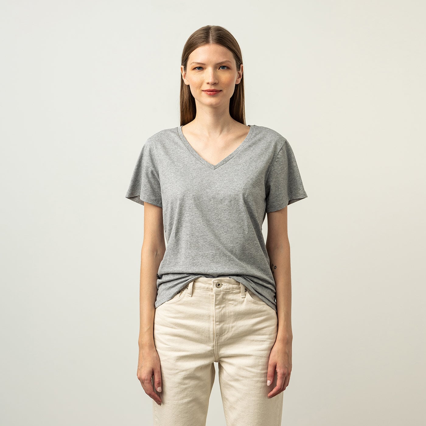 WOMEN'S V-NECK TEE T-Shirts ISTO.