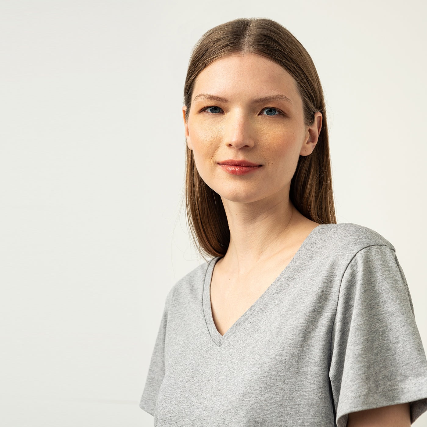 WOMEN'S V-NECK TEE T-Shirts ISTO.